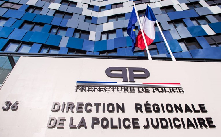 Policajku u Francuskoj upucao i ubio kolega koji se “igrao” s pištoljem